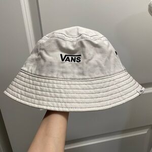 🤍Vans Bucket Hat – S/M